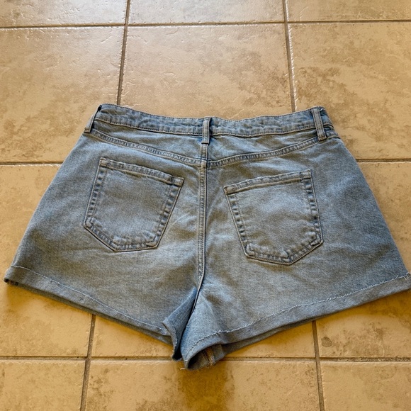 High Rise Shorts. - Picture 3 of 3